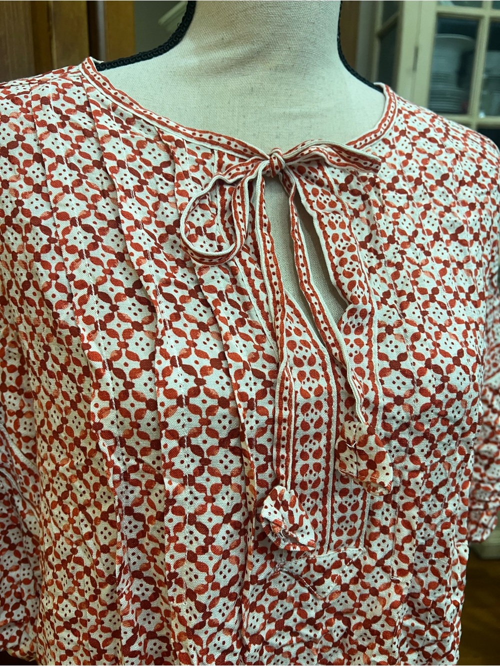 Max Studio Rust Printed V‑Neck Dress - Picture 3 of 7